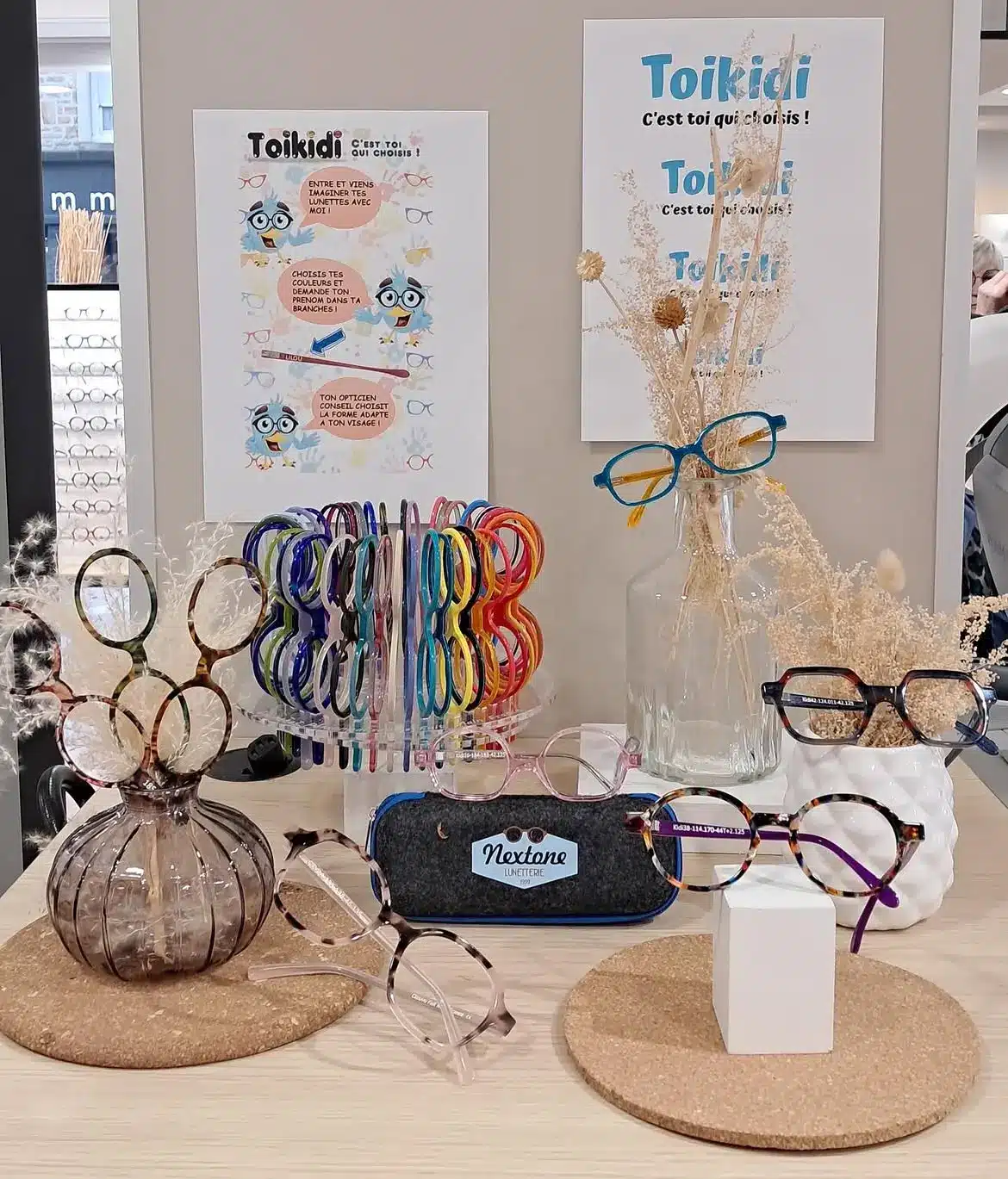 Présentation des montures Toikidi chez un opticien partenaire Nextone